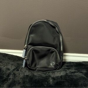 Lululemon Everywhere Sling Bag Small Black NWT